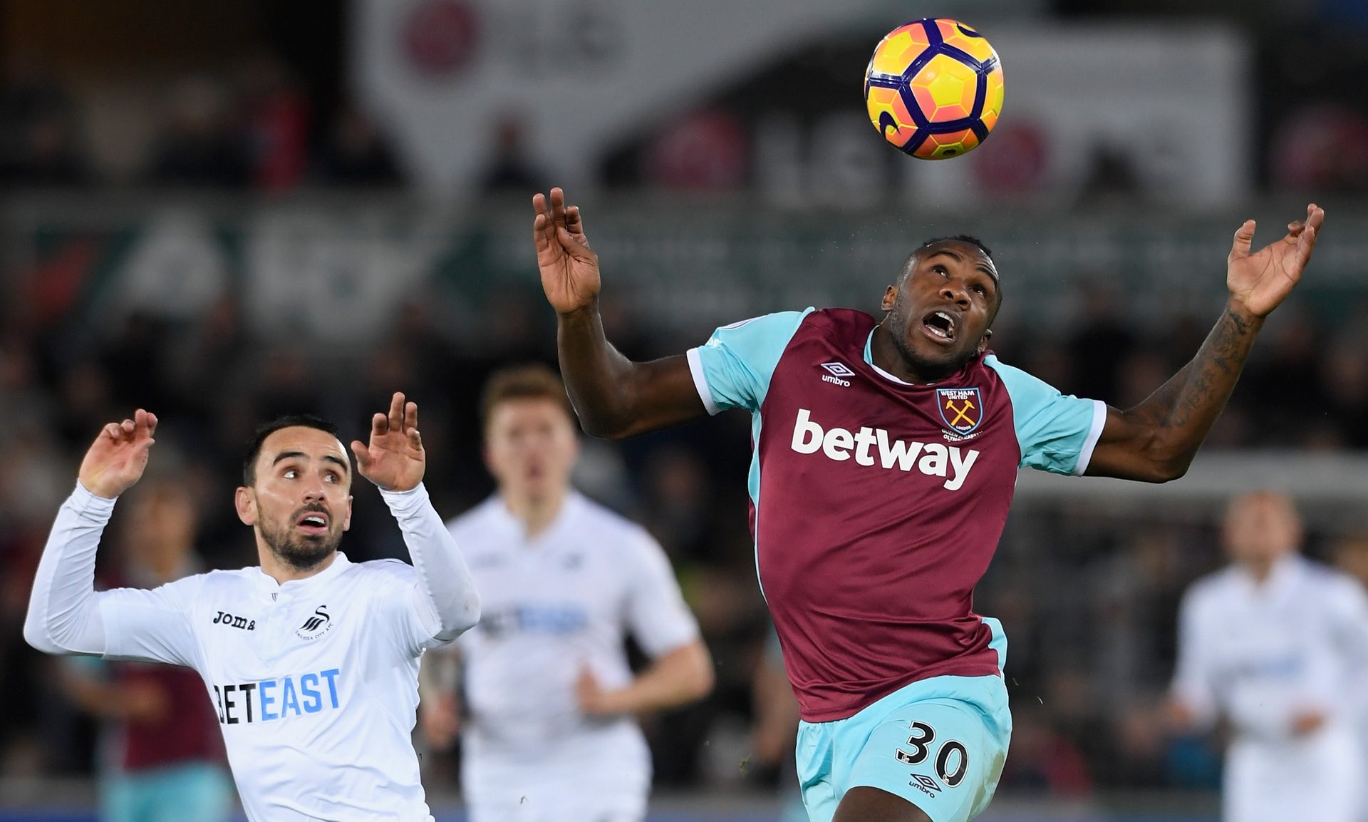 出夺目的轨 出夺目的轨